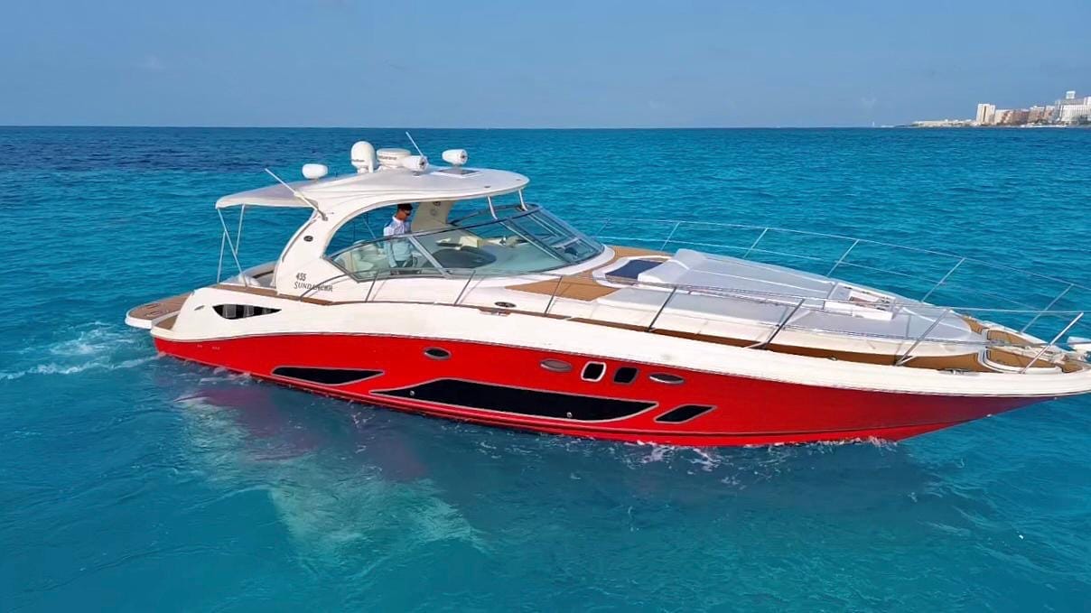 Renta de yate Red Fire de 46 pies en Cancún