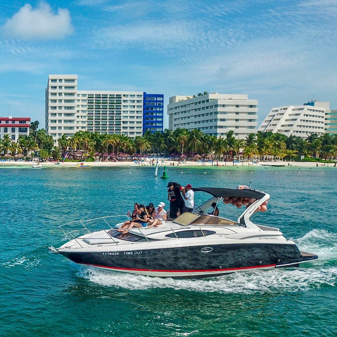 Renta de yate Time Out de 35 pies en Cancún